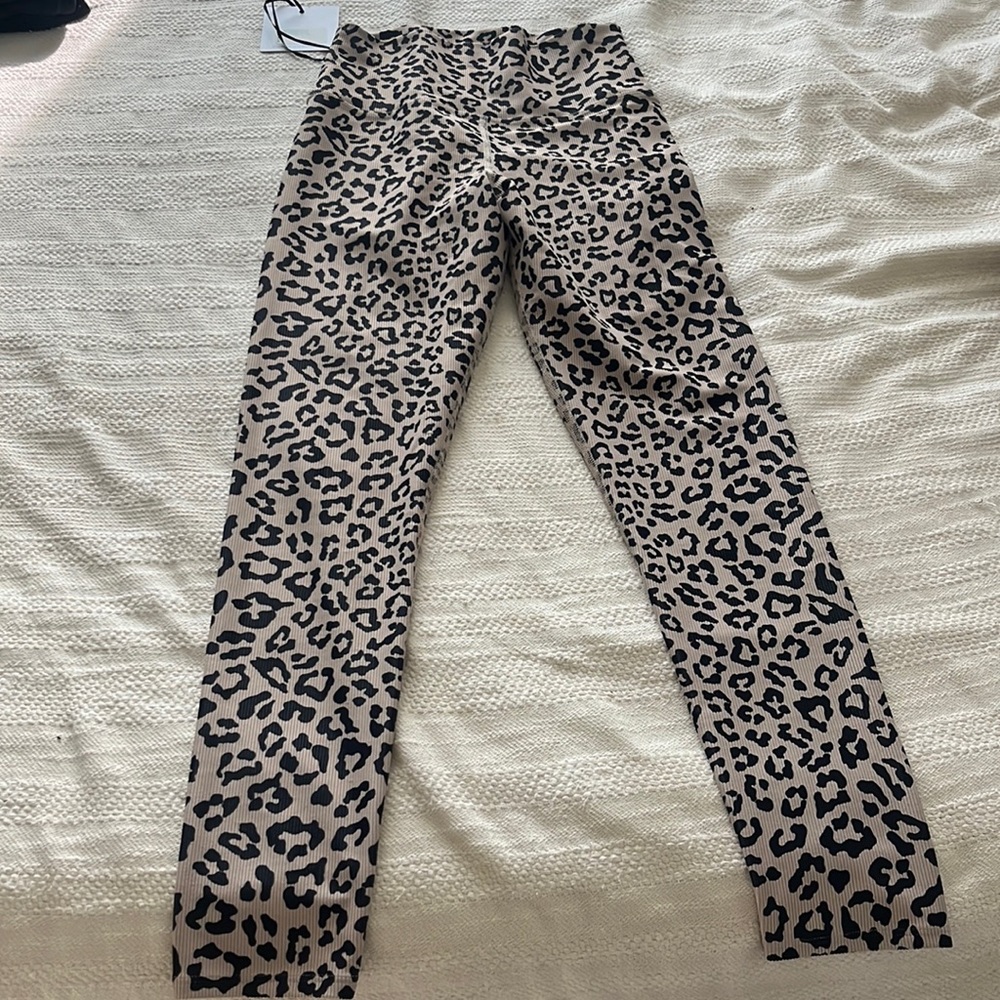 Leopard beach riot leggings